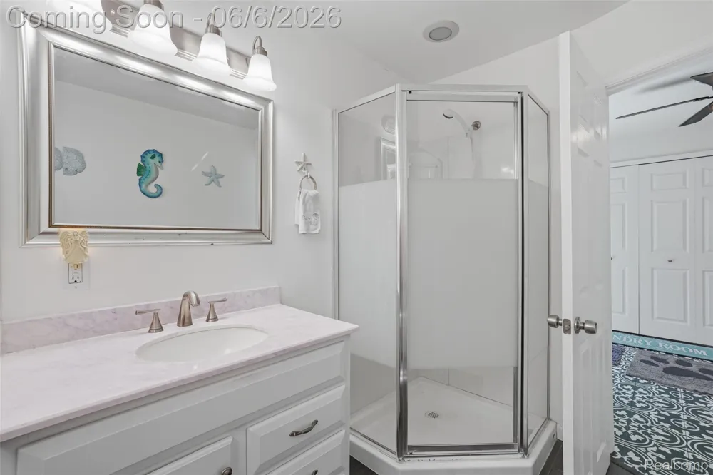 425 W Caroline Street Fenton City, MI 48430