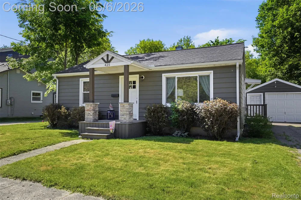 425 W Caroline Street Fenton City, MI 48430