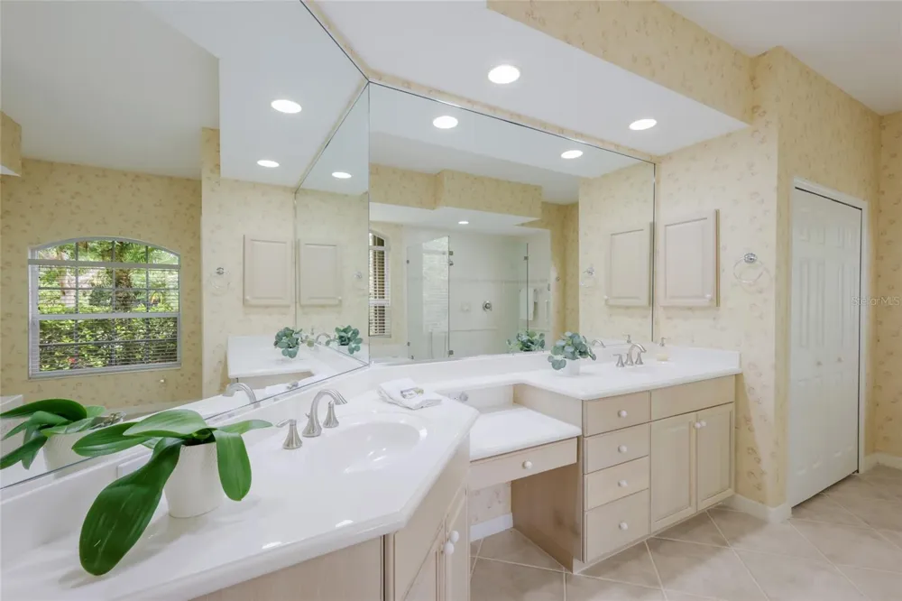 8005 WATERVIEW BOULEVARD Lakewood Ranch, FL 34202