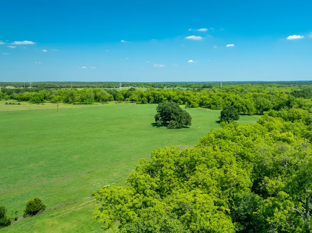 400 619 Spur Elgin, TX 78621
