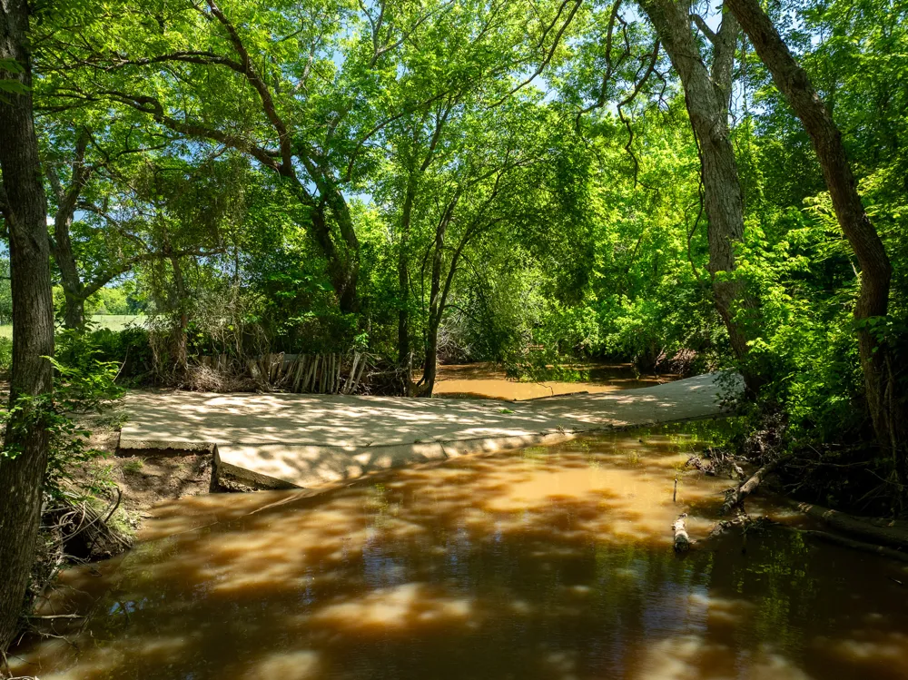 400 619 Spur Elgin, TX 78621