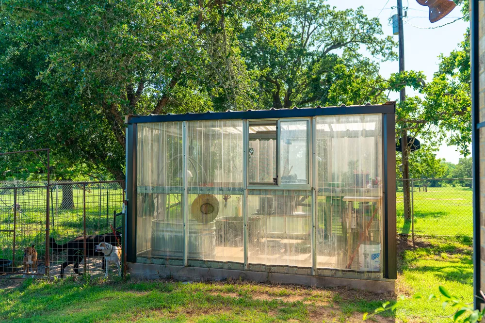 400 619 Spur Elgin, TX 78621
