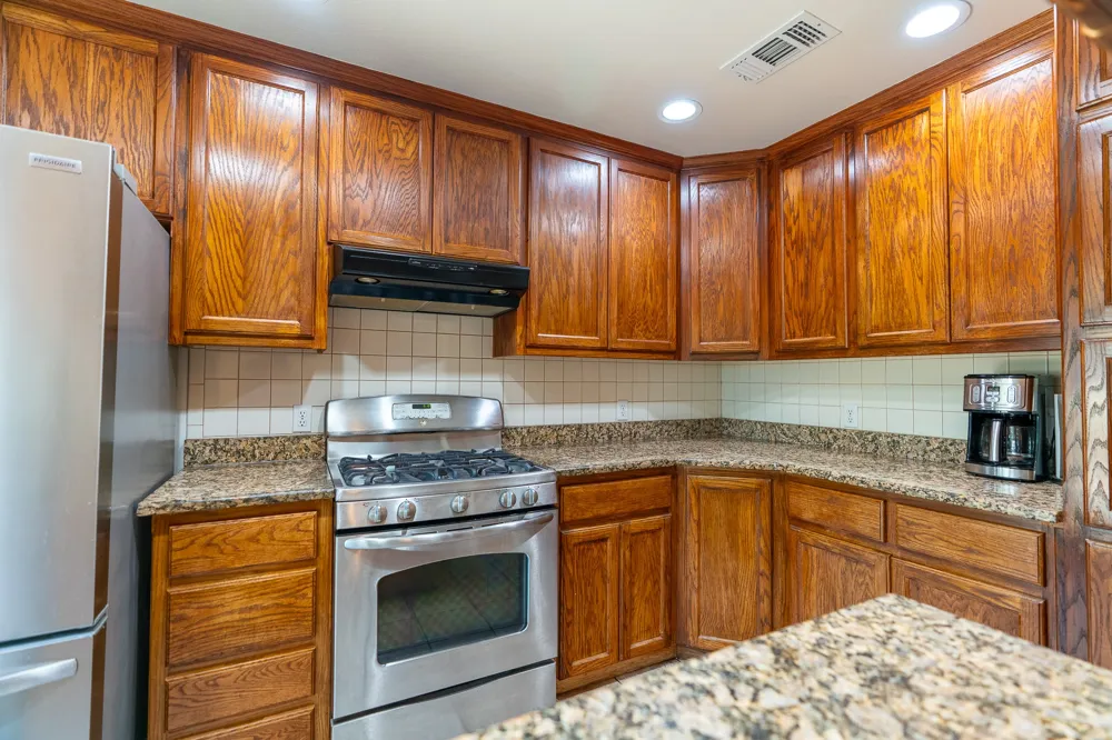 400 619 Spur Elgin, TX 78621