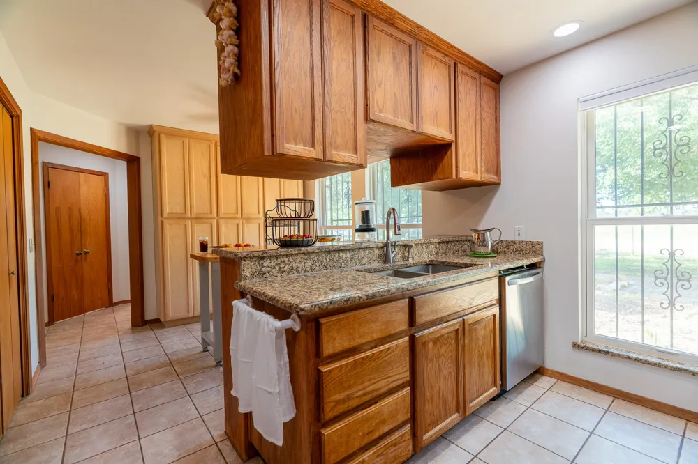 400 619 Spur Elgin, TX 78621