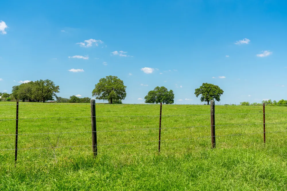 400 619 Spur Elgin, TX 78621