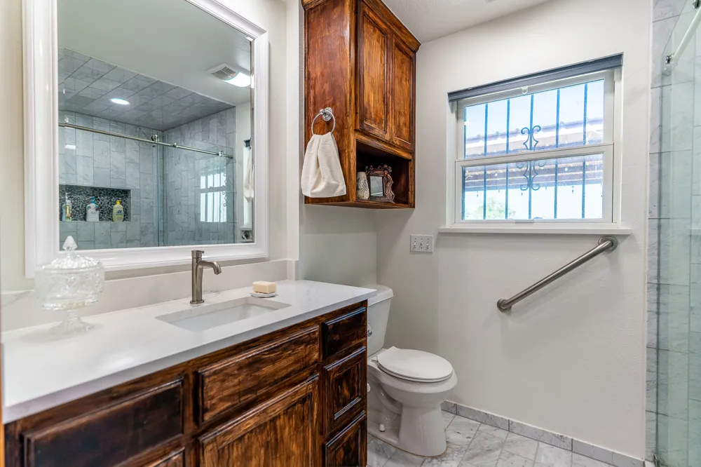 400 619 Spur Elgin, TX 78621