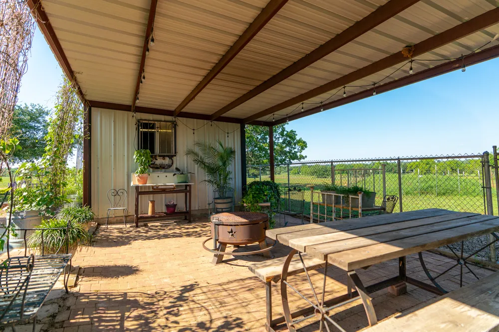 400 619 Spur Elgin, TX 78621
