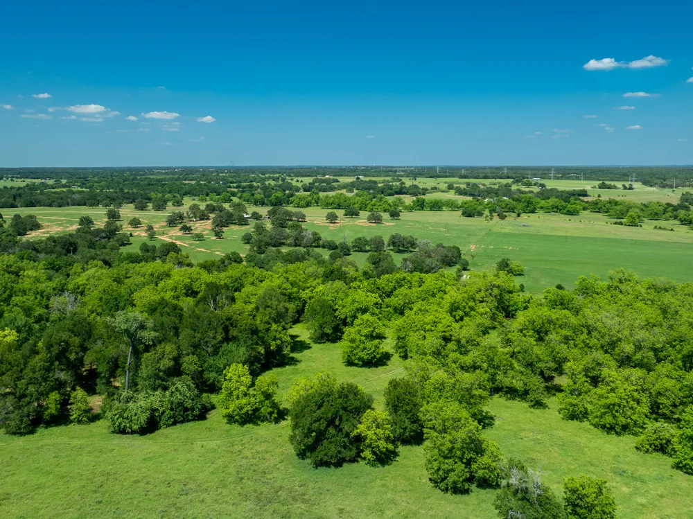 400 619 Spur Elgin, TX 78621