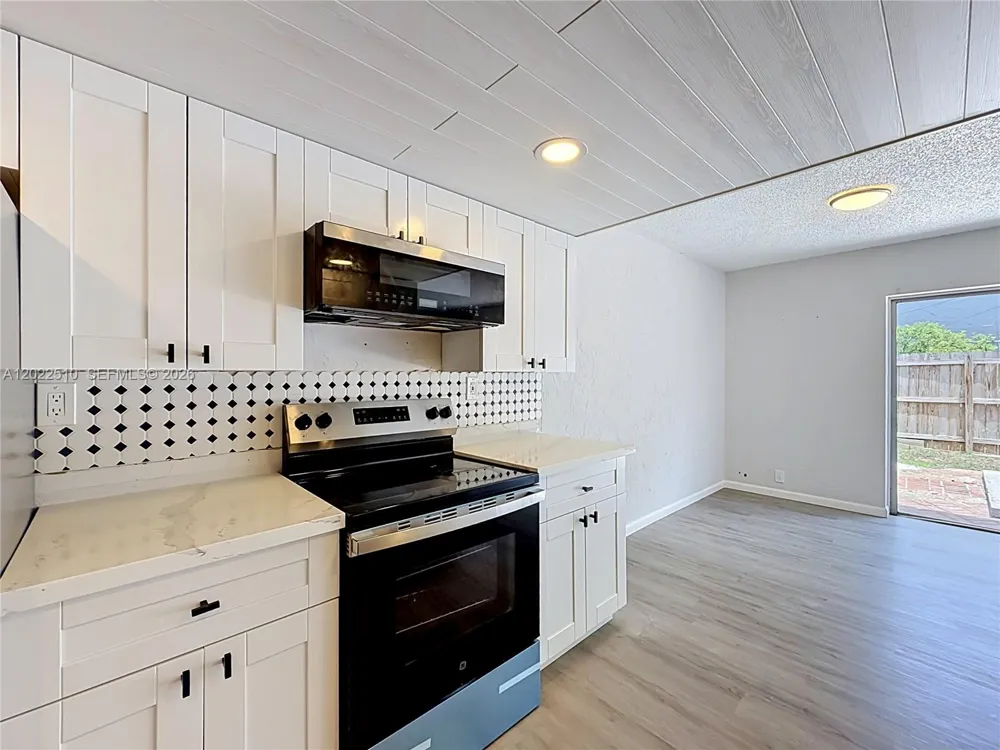 3702 SW 60th Ter #31 Davie, FL 33314