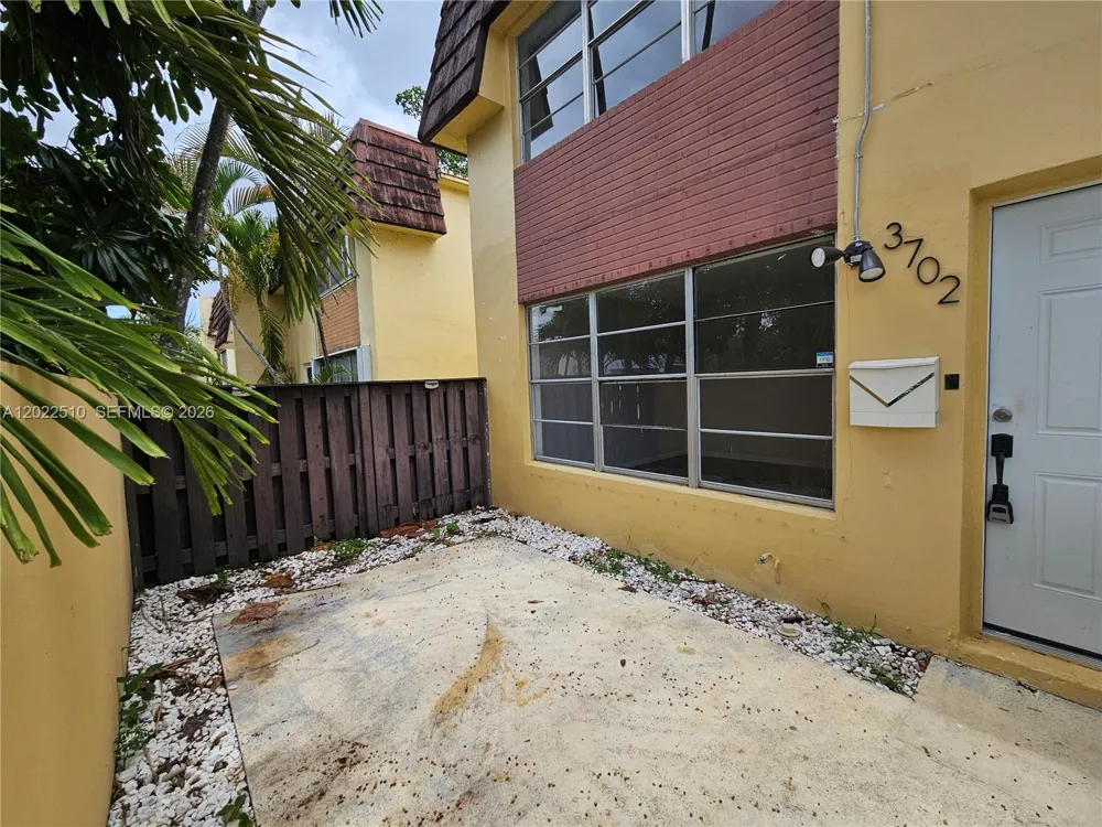 3702 SW 60th Ter #31 Davie, FL 33314