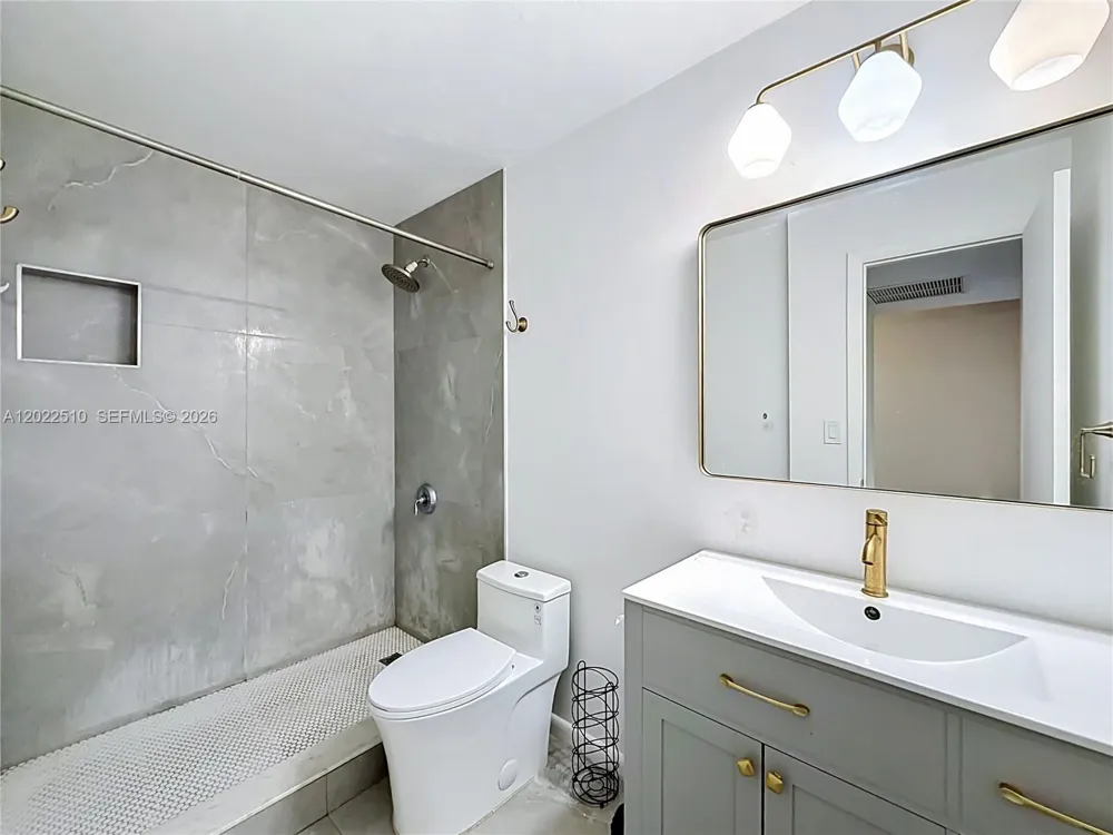 3702 SW 60th Ter #31 Davie, FL 33314