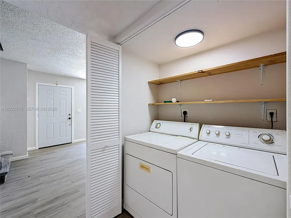 3702 SW 60th Ter #31 Davie, FL 33314