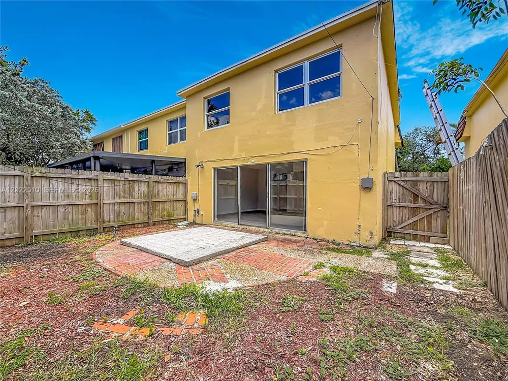 3702 SW 60th Ter #31 Davie, FL 33314