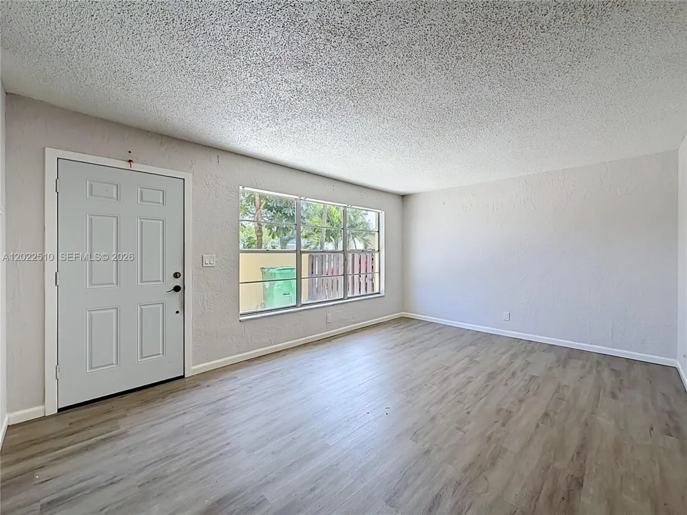 3702 SW 60th Ter #31 Davie, FL 33314