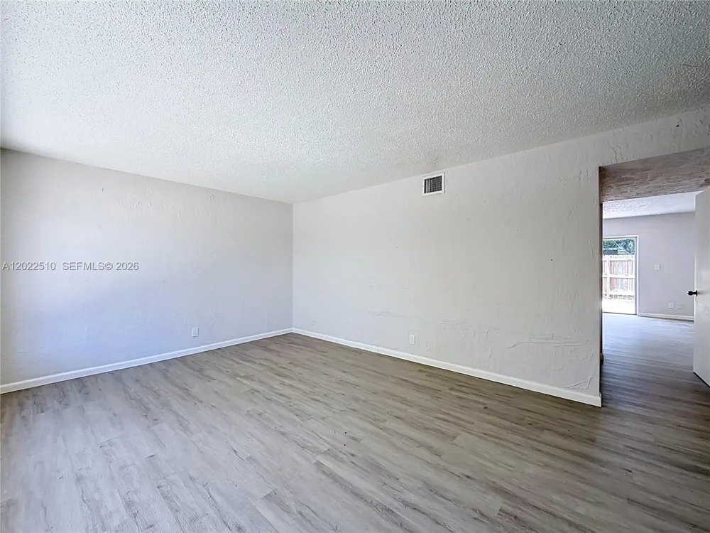 3702 SW 60th Ter #31 Davie, FL 33314
