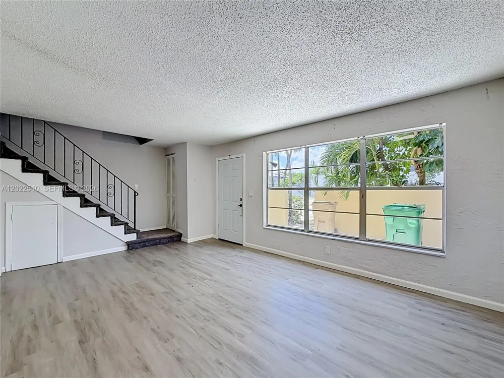 3702 SW 60th Ter #31 Davie, FL 33314