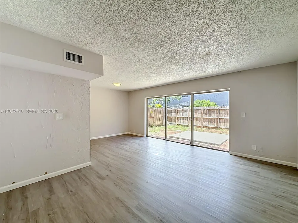 3702 SW 60th Ter #31 Davie, FL 33314