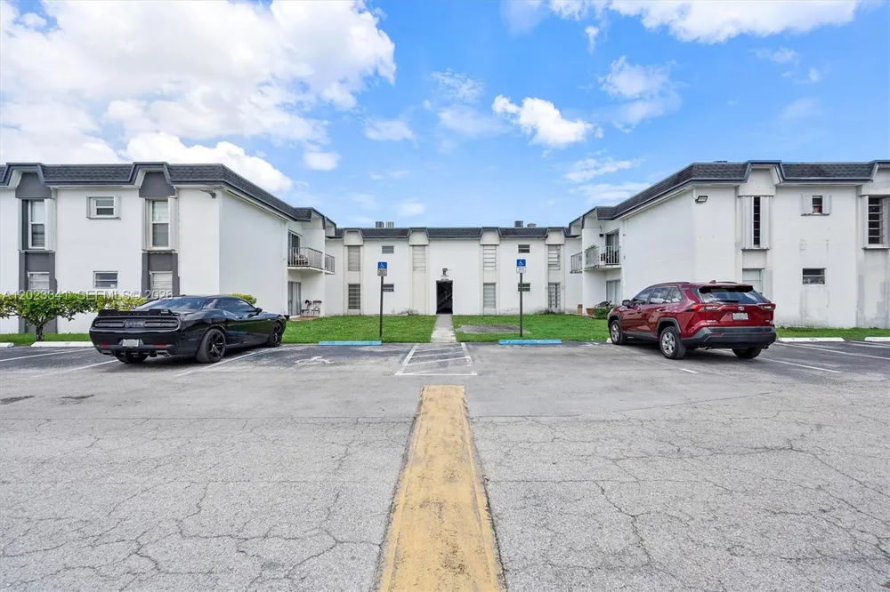 7232 SW 94th Pl #E6 Miami, FL 33173
