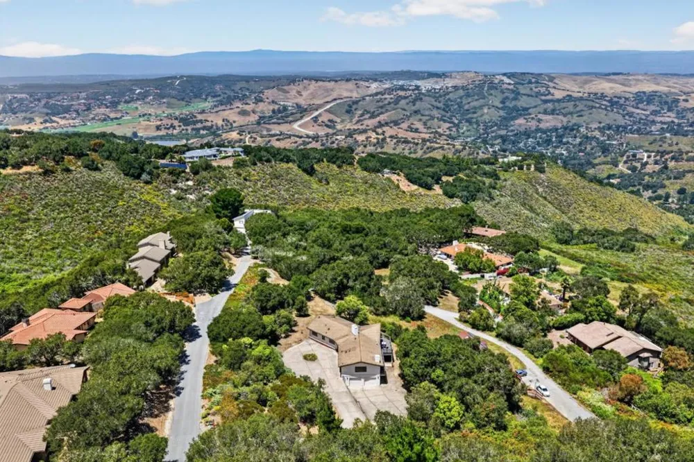 25955 Colt Lane Carmel Valley, CA 93924