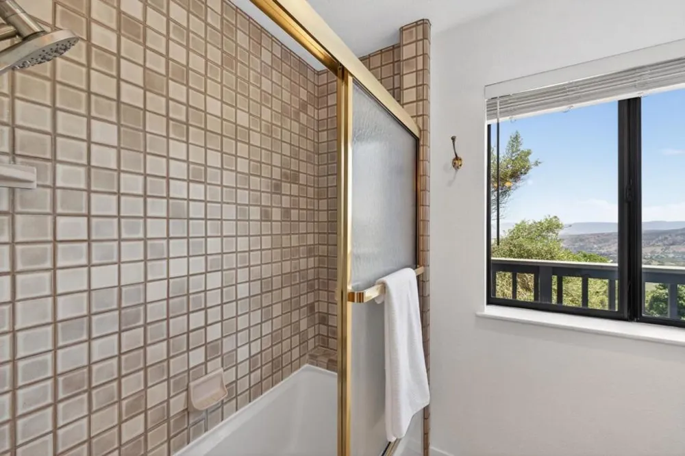 25955 Colt Lane Carmel Valley, CA 93924