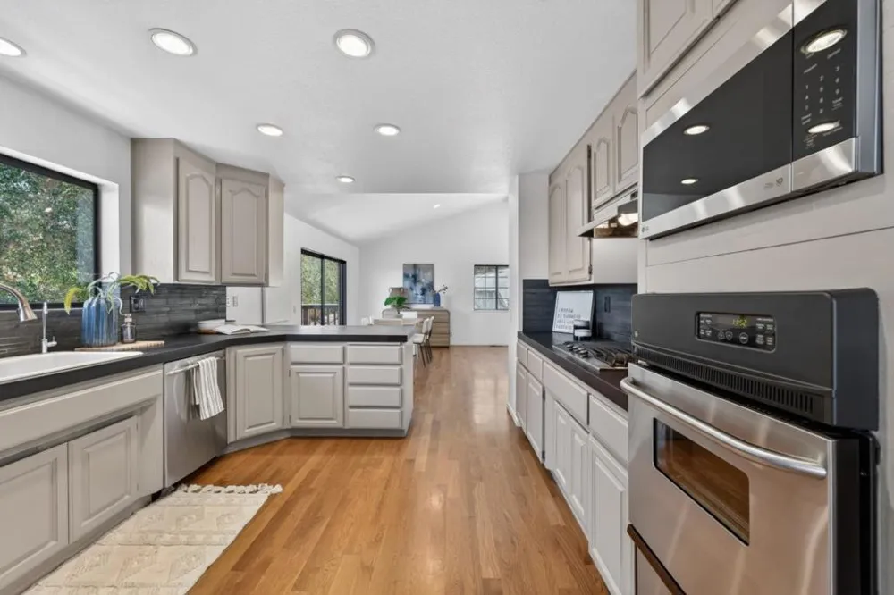 25955 Colt Lane Carmel Valley, CA 93924