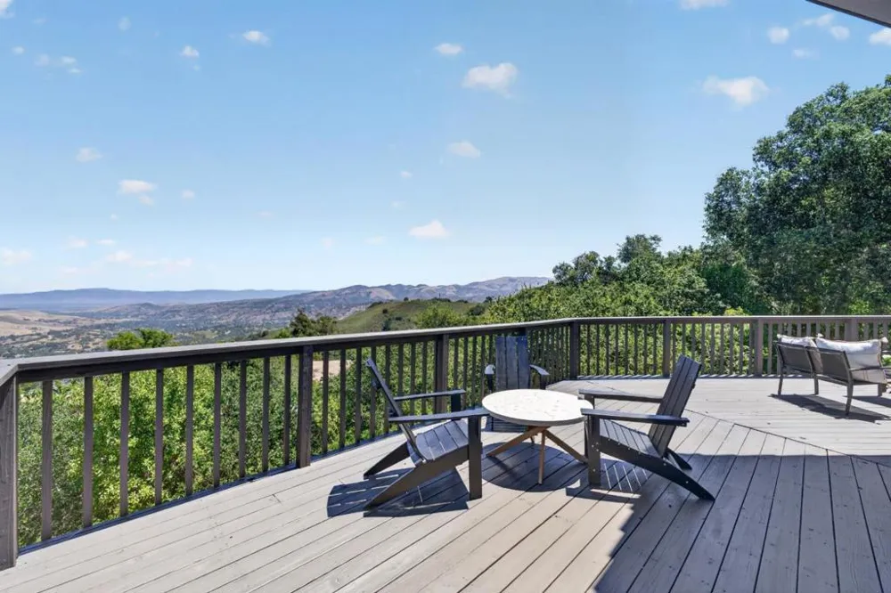 25955 Colt Lane Carmel Valley, CA 93924