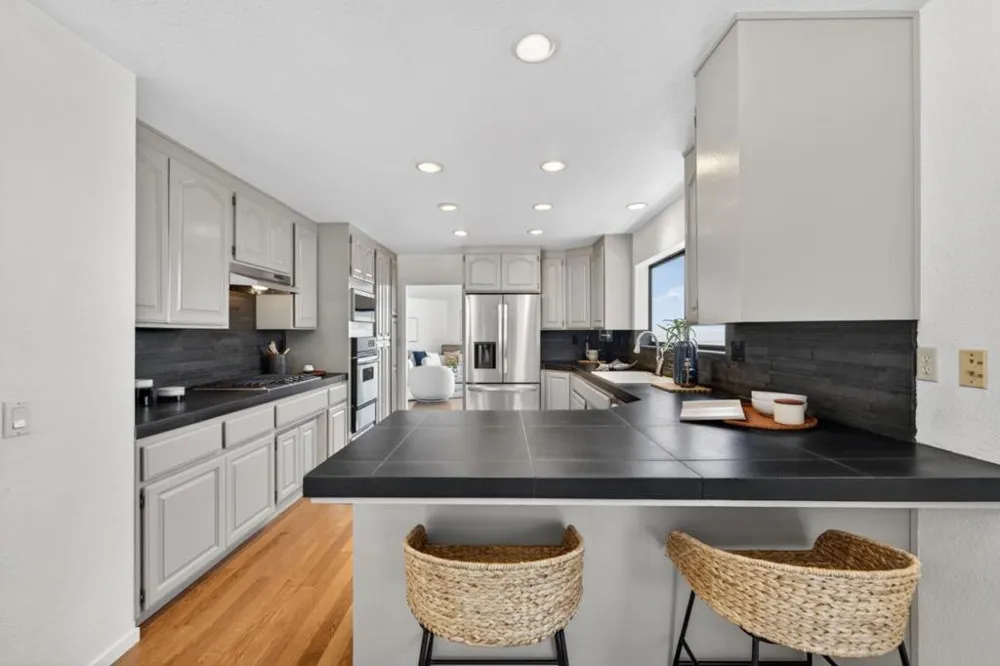 25955 Colt Lane Carmel Valley, CA 93924
