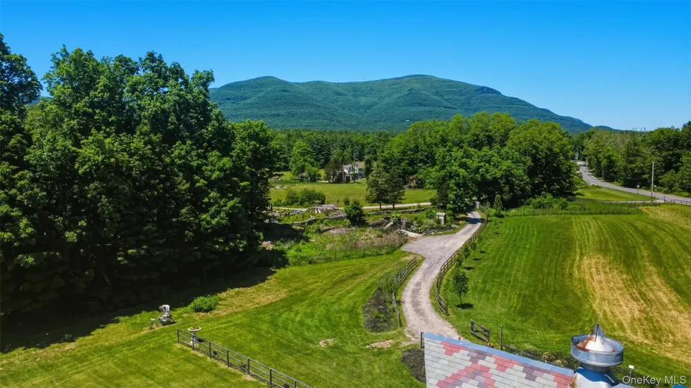 5 Downer Lane Woodstock, NY 12498