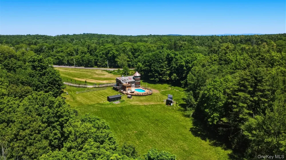 5 Downer Lane Woodstock, NY 12498