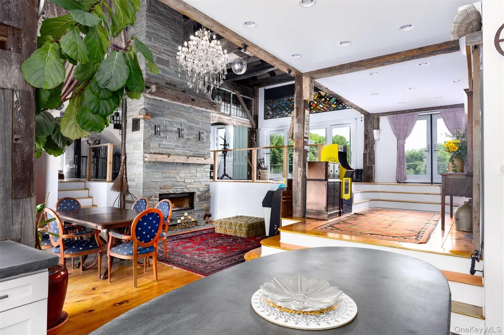 5 Downer Lane Woodstock, NY 12498