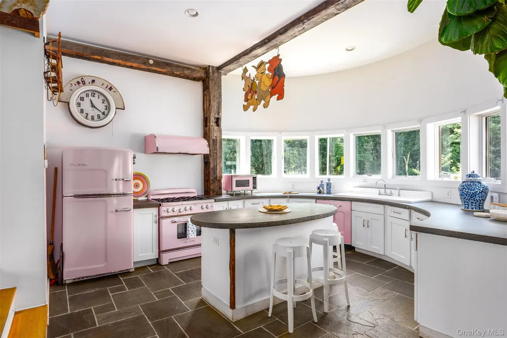 5 Downer Lane Woodstock, NY 12498