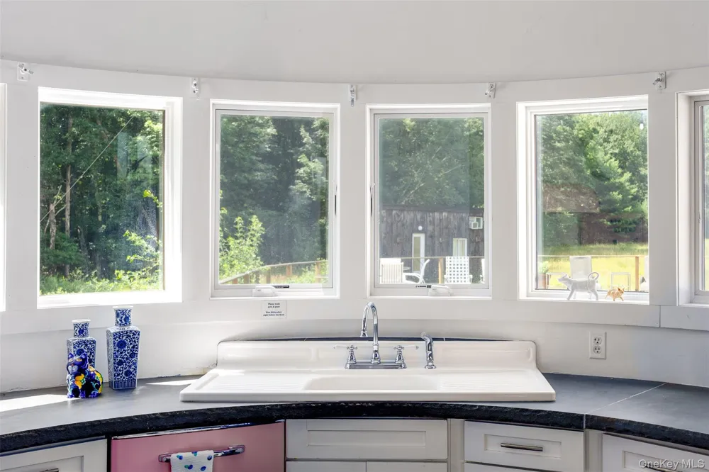 5 Downer Lane Woodstock, NY 12498