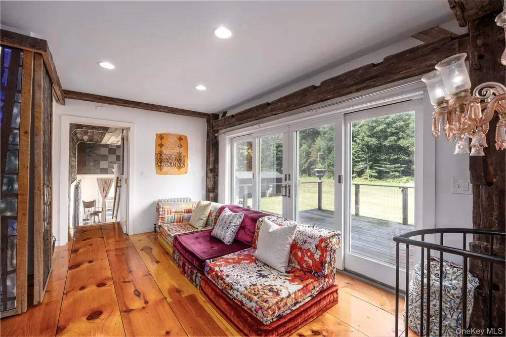 5 Downer Lane Woodstock, NY 12498