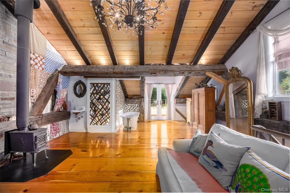 5 Downer Lane Woodstock, NY 12498