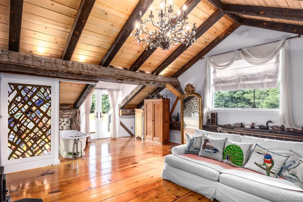 5 Downer Lane Woodstock, NY 12498