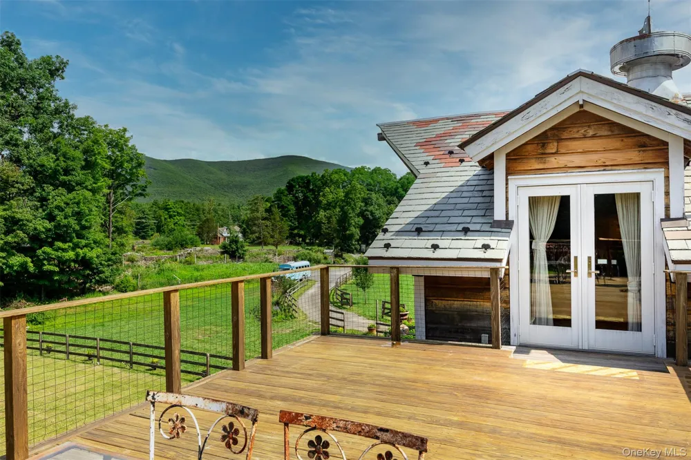 5 Downer Lane Woodstock, NY 12498
