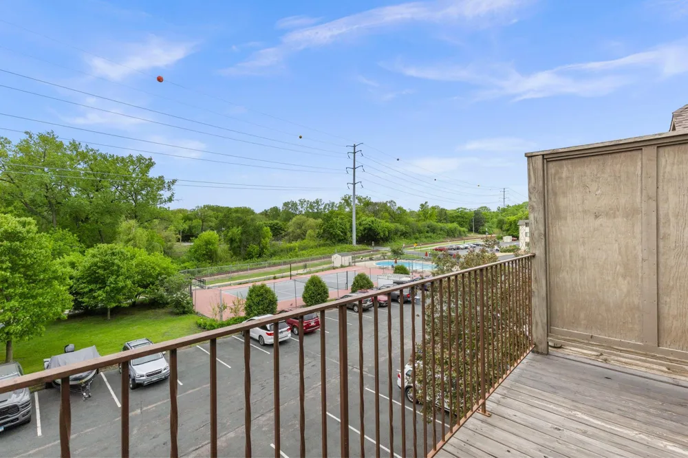 1304 W Medicine Lake Drive #308 Plymouth, MN 55441