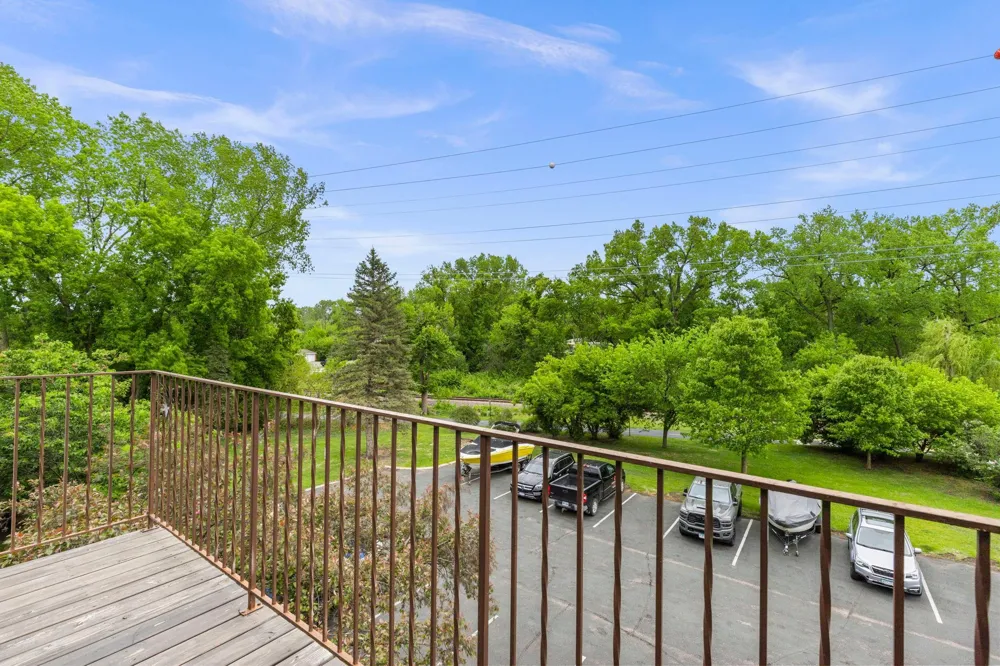 1304 W Medicine Lake Drive #308 Plymouth, MN 55441