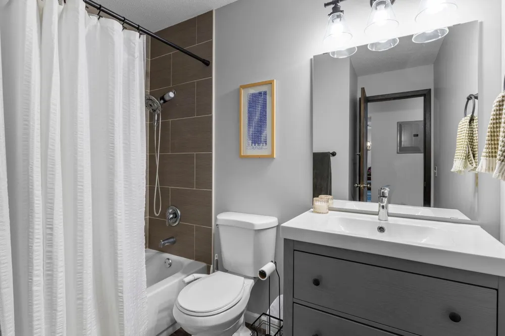 1304 W Medicine Lake Drive #308 Plymouth, MN 55441