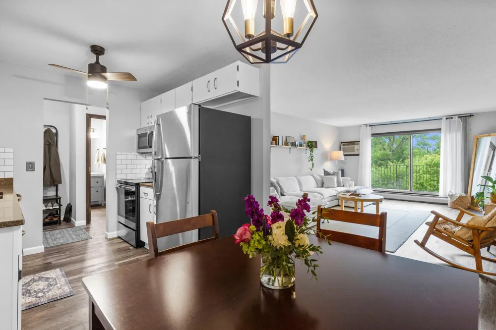 1304 W Medicine Lake Drive #308 Plymouth, MN 55441
