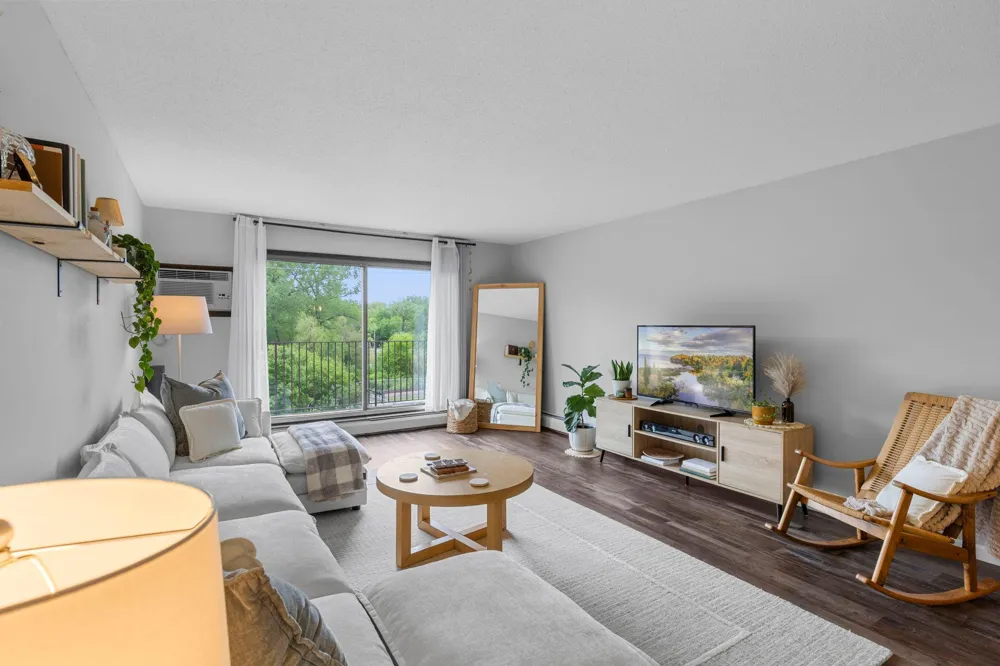 1304 W Medicine Lake Drive #308 Plymouth, MN 55441