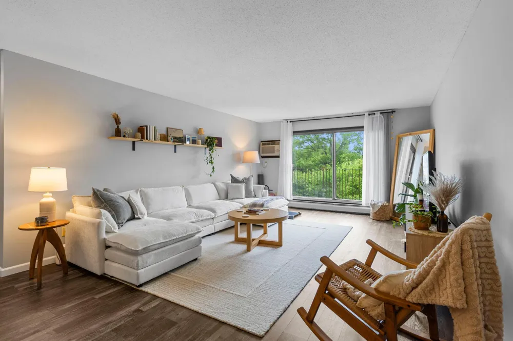 1304 W Medicine Lake Drive #308 Plymouth, MN 55441