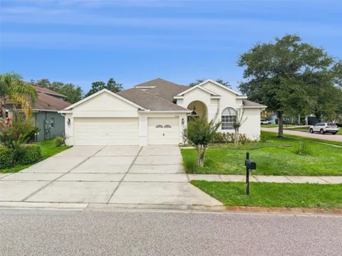 2066 GLORIA OAK COURT