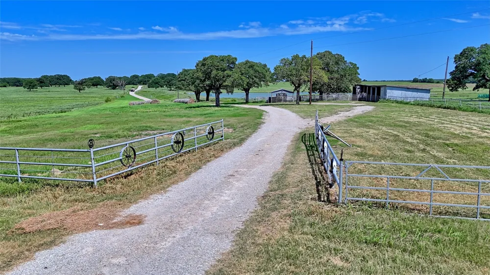 8752 Fm 1749 Sunset, TX 76270