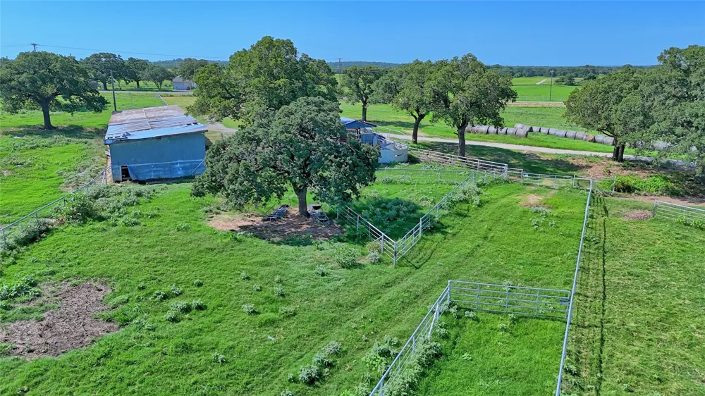 8752 Fm 1749 Sunset, TX 76270