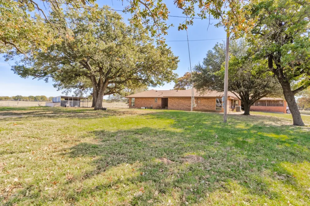 8752 Fm 1749 Sunset, TX 76270