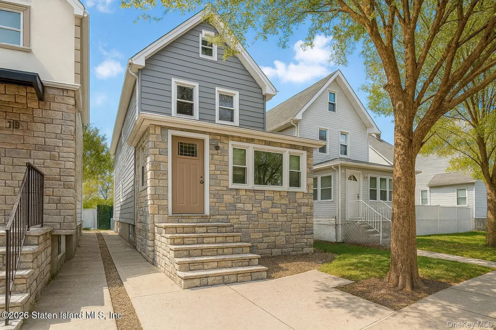 13 Laforge Ave Staten Island, NY 10302