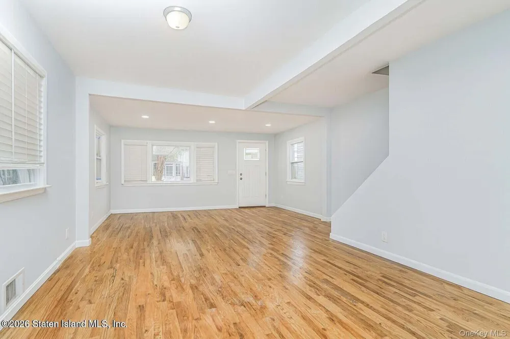 13 Laforge Ave Staten Island, NY 10302