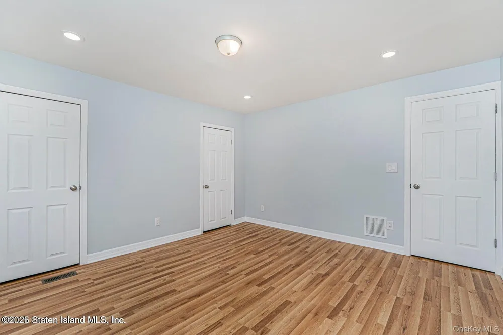 13 Laforge Ave Staten Island, NY 10302