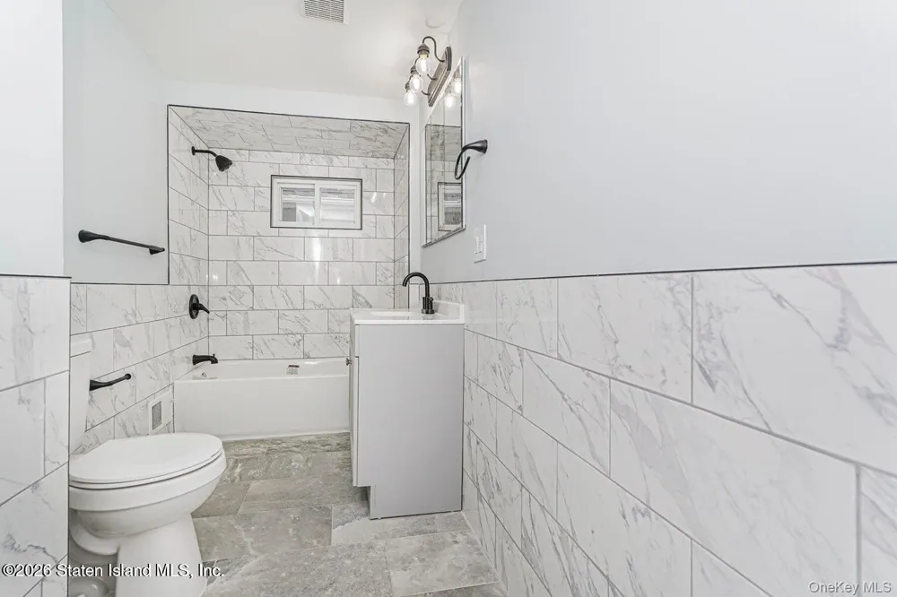 13 Laforge Ave Staten Island, NY 10302